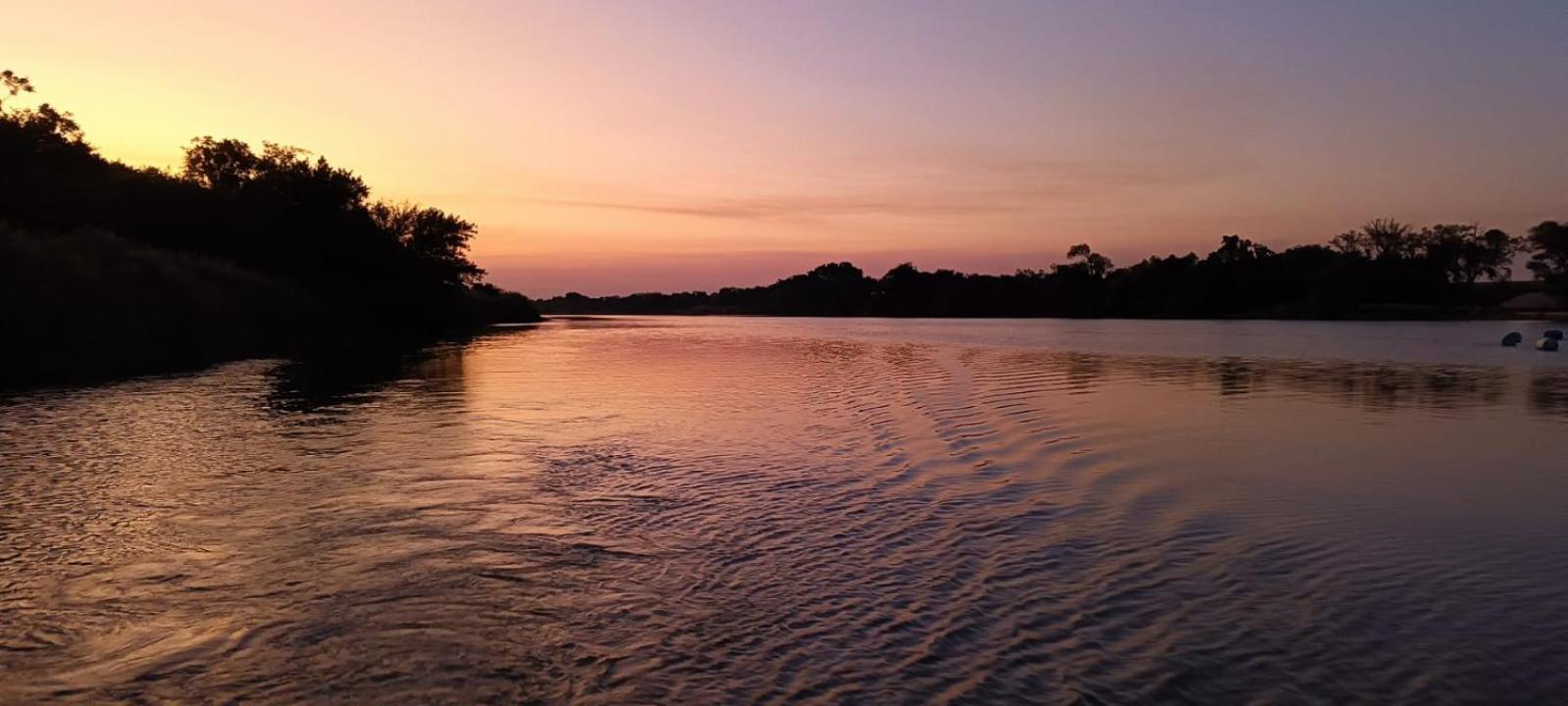 Hippo Retreat & Tiger Fishing Коматипорт Екстериор снимка